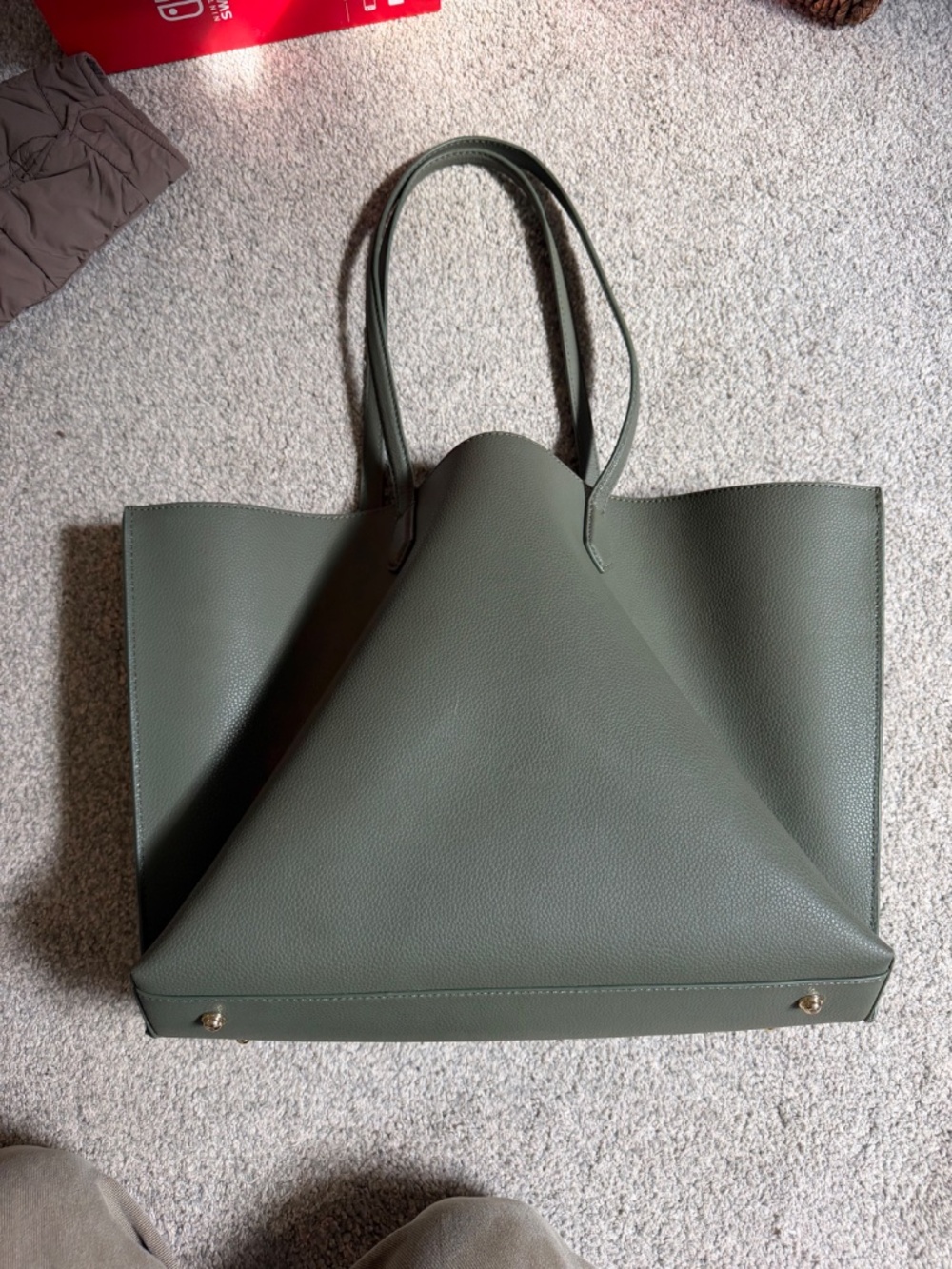Sage green leather tote bag with internal zipper pocket from quince - Picture 2 of 4